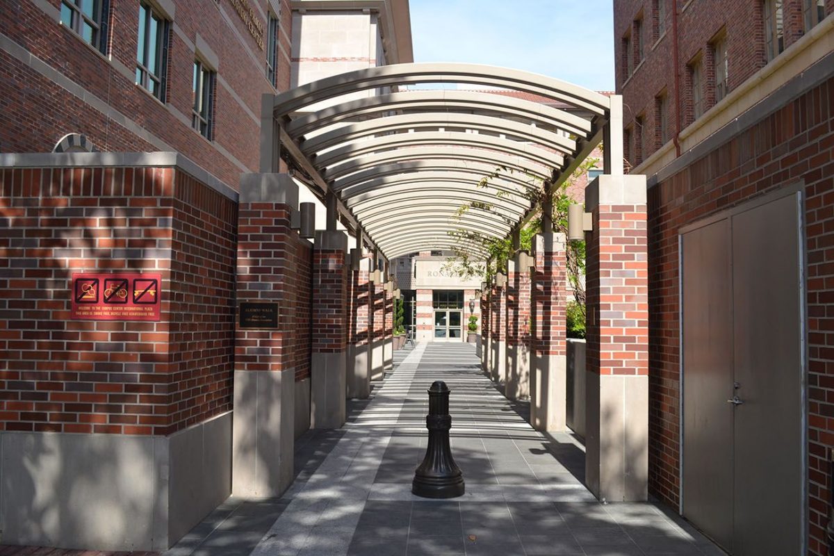 R.Tutor.USC.4.18.12 003