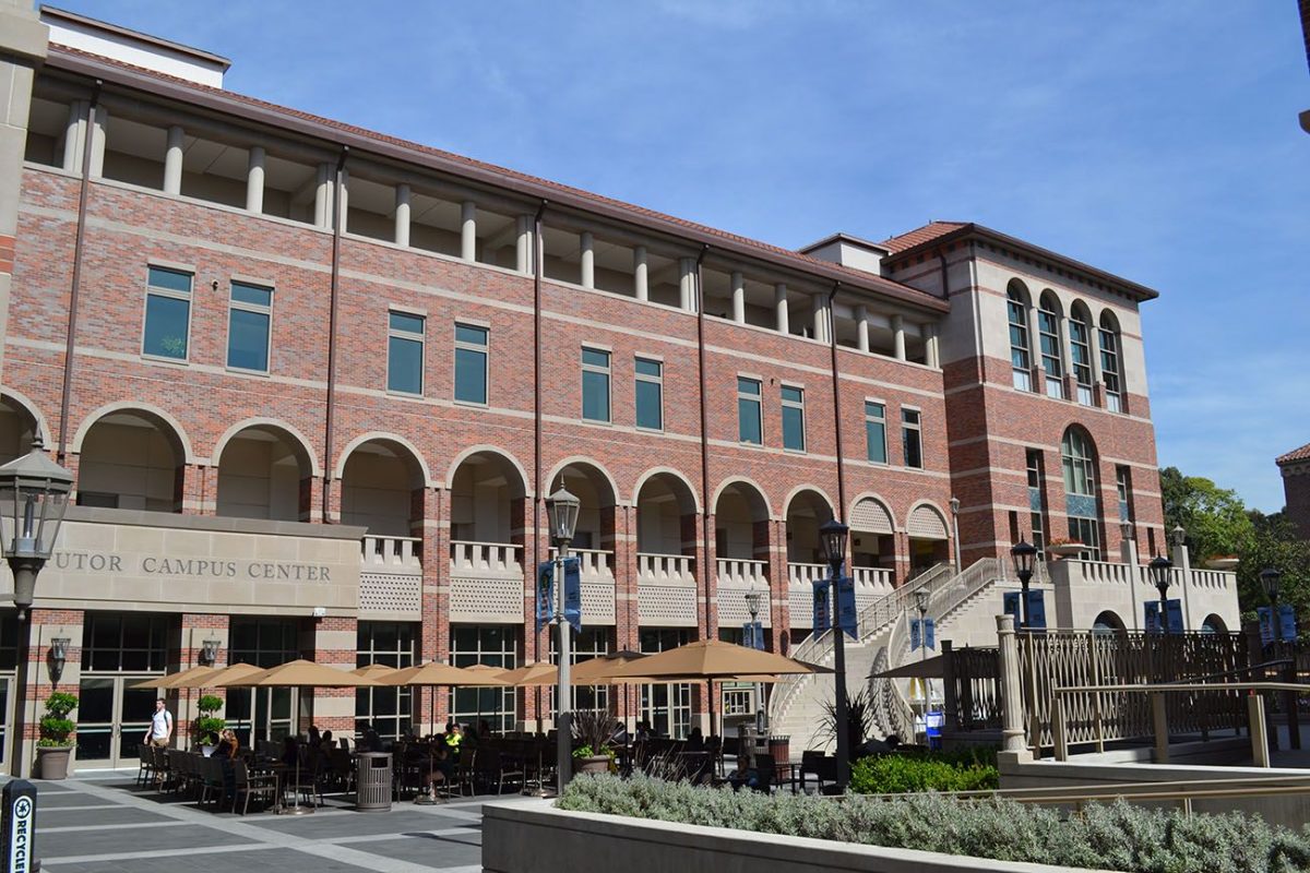 R.Tutor.USC.4.18.12 006