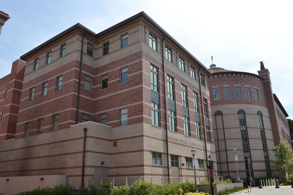 R.Tutor.USC.4.18.12 059